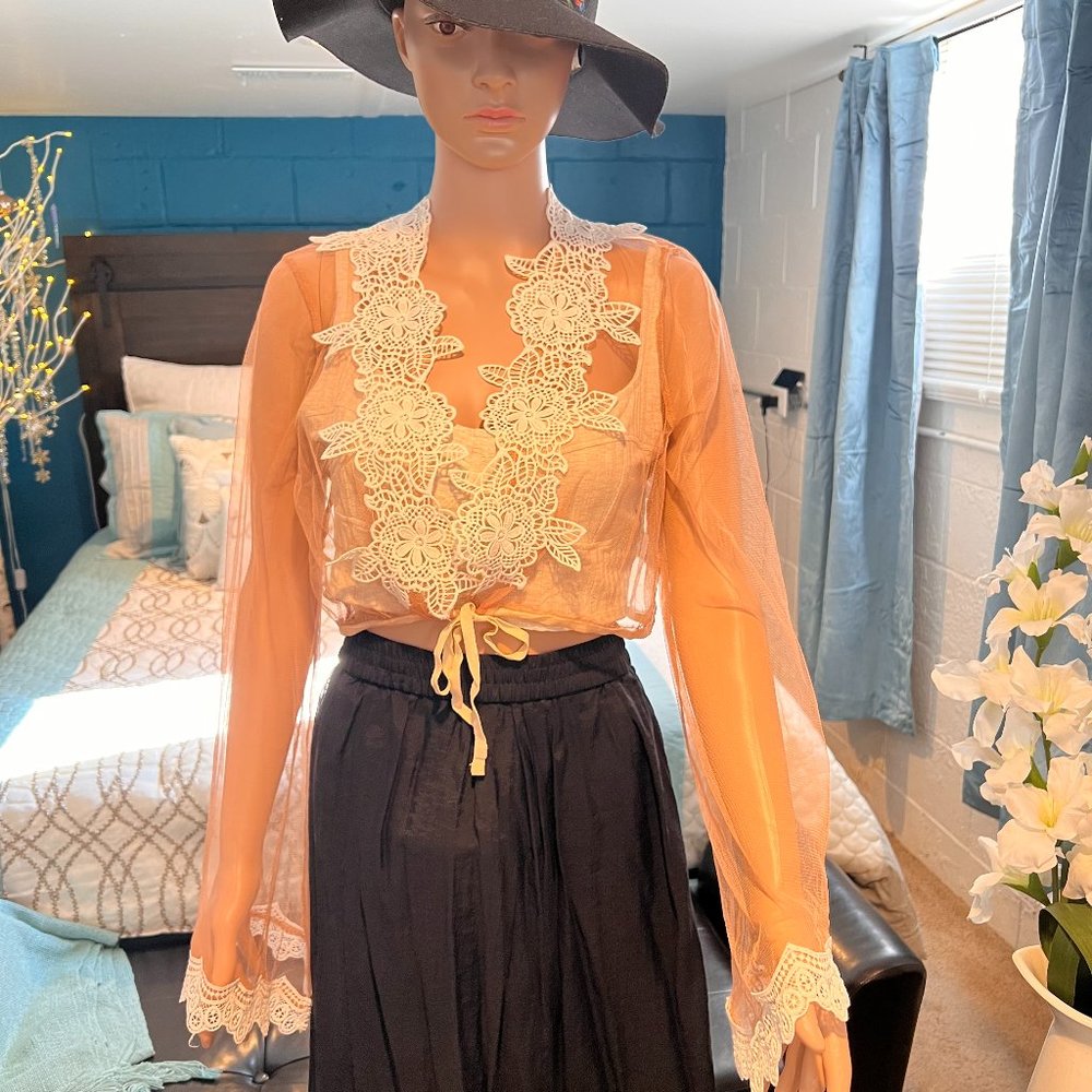 HOMMAGE  Bluse, size S, color cream. New